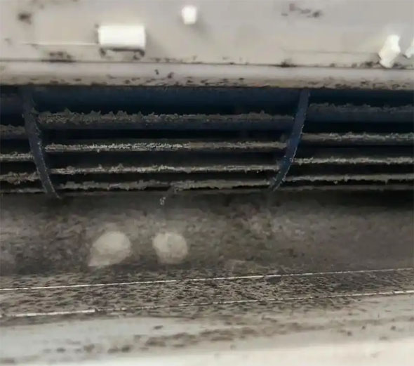 高唐空调吹的风有股烧焦味是怎么回事